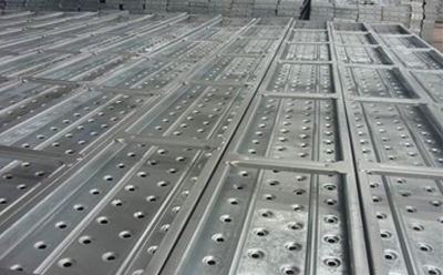 钢跳板租赁：建筑施工中的高效安全解决方案解析